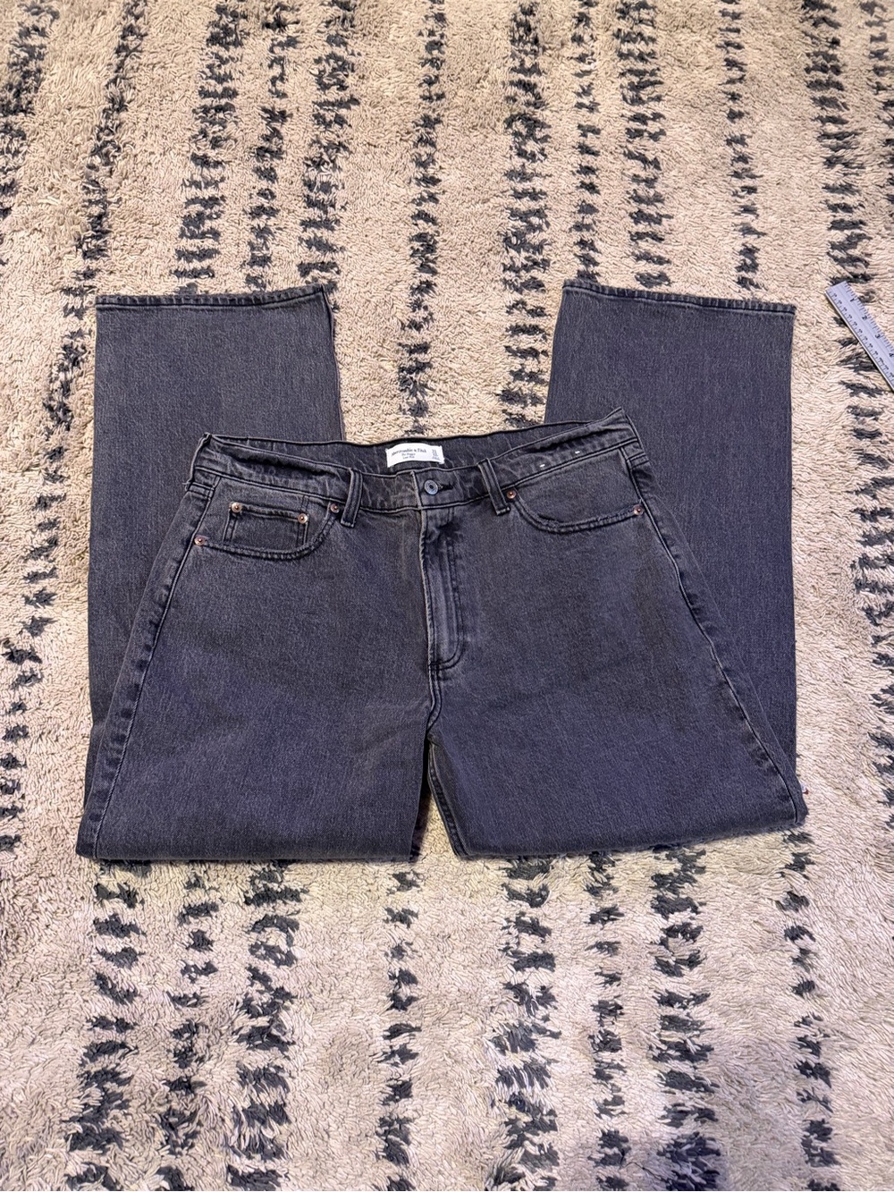 abercrombie & finch the baggy low rise jean